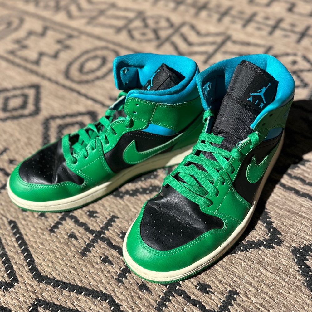 Air Jordan 1 Mid "Lucky Green Aquatone" sneakers US 10 Women size